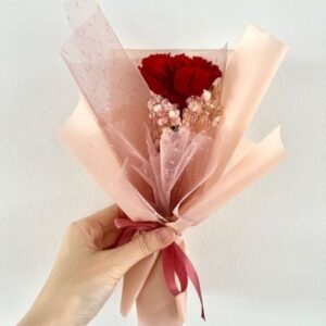 Single red rose Bouquet warped with Off-white and golden net premium paper.
