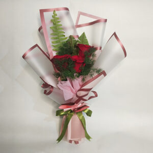premium 3red color roses off-white bouquet